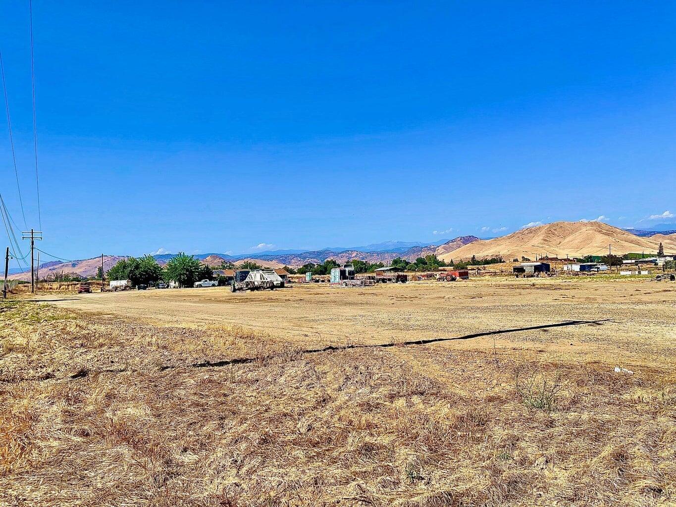 Woodlake, California, 93286, United States, 3 Bedrooms Bedrooms, ,2 BathroomsBathrooms,Residential,For Sale,2008843