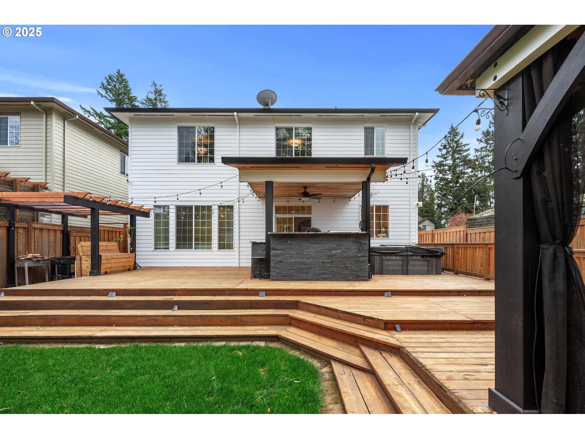 Portland, Oregon, 97223, United States, 4 Bedrooms Bedrooms, ,3 BathroomsBathrooms,Residential,For Sale,1991848