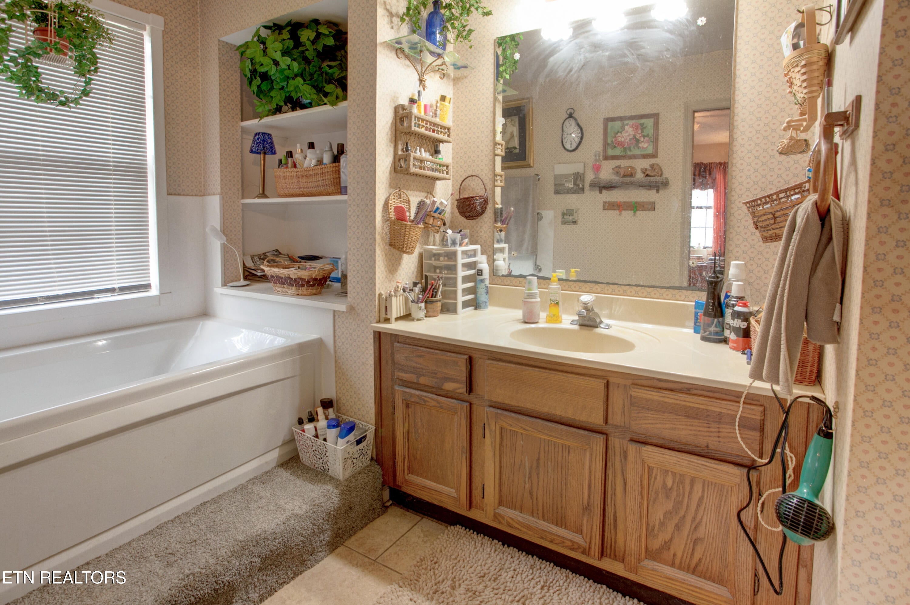 Maryville, Tennessee, 37801, United States, 3 Bedrooms Bedrooms, ,4 BathroomsBathrooms,Residential,For Sale,1994360