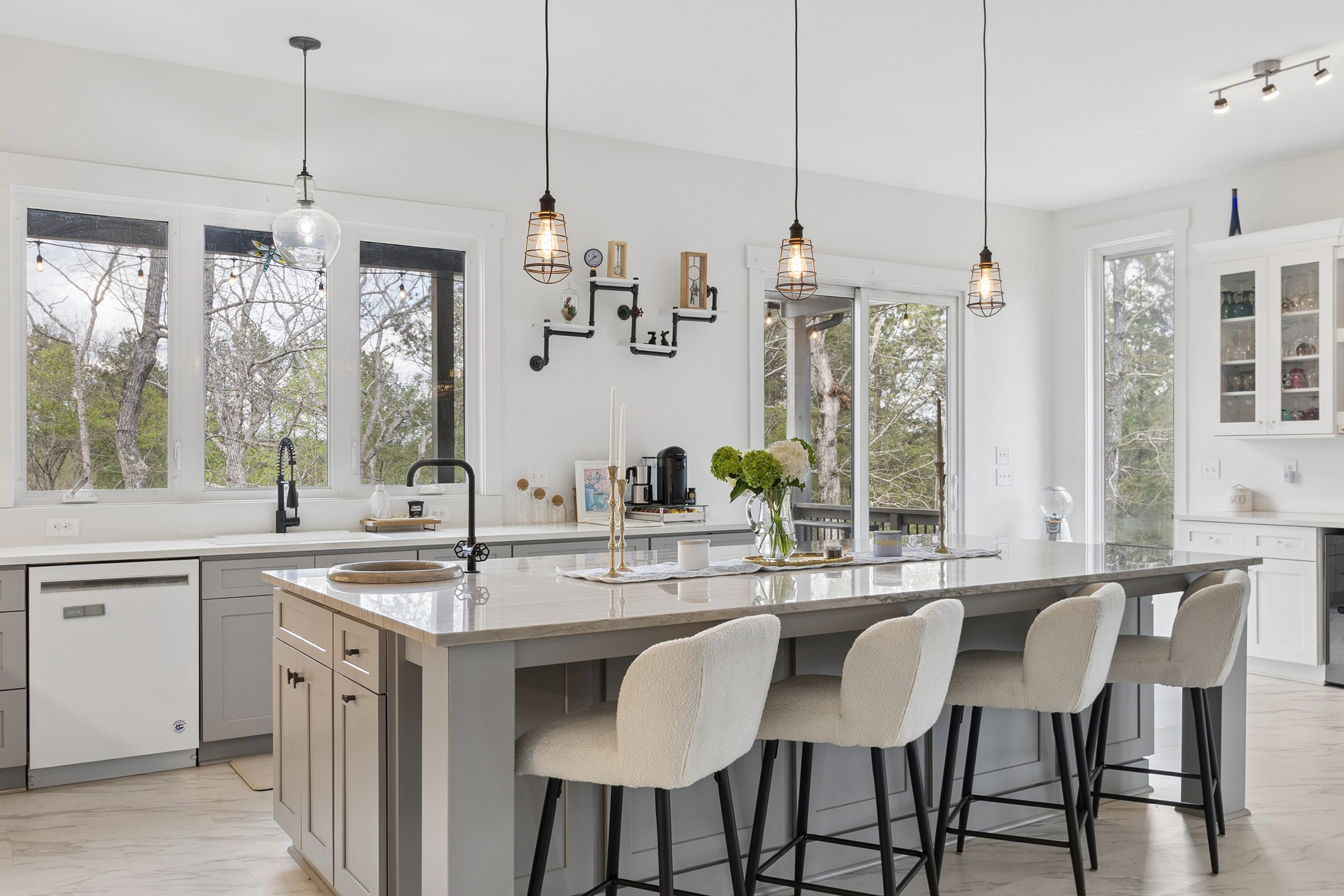  Extraordinary Custom-Built 2019 Barndominium-Inspired Residence - 物件實景