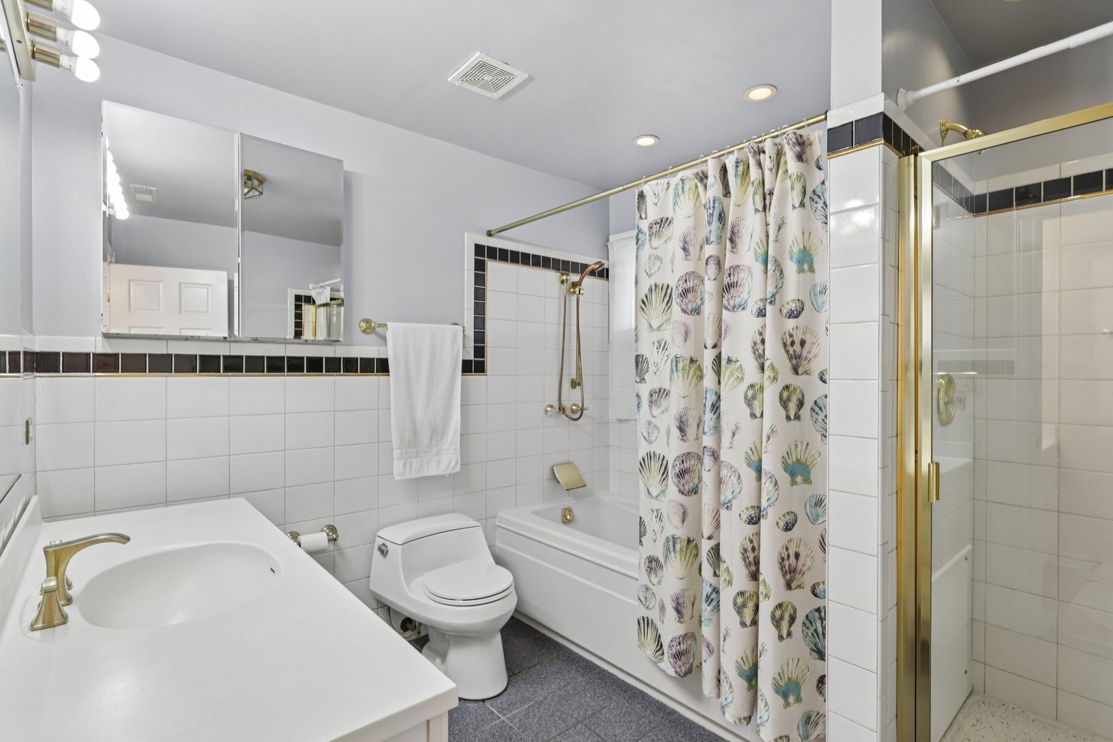 Evanston, Illinois, 60201, United States, 4 Bedrooms Bedrooms, ,4 BathroomsBathrooms,Residential,For Sale,1941847