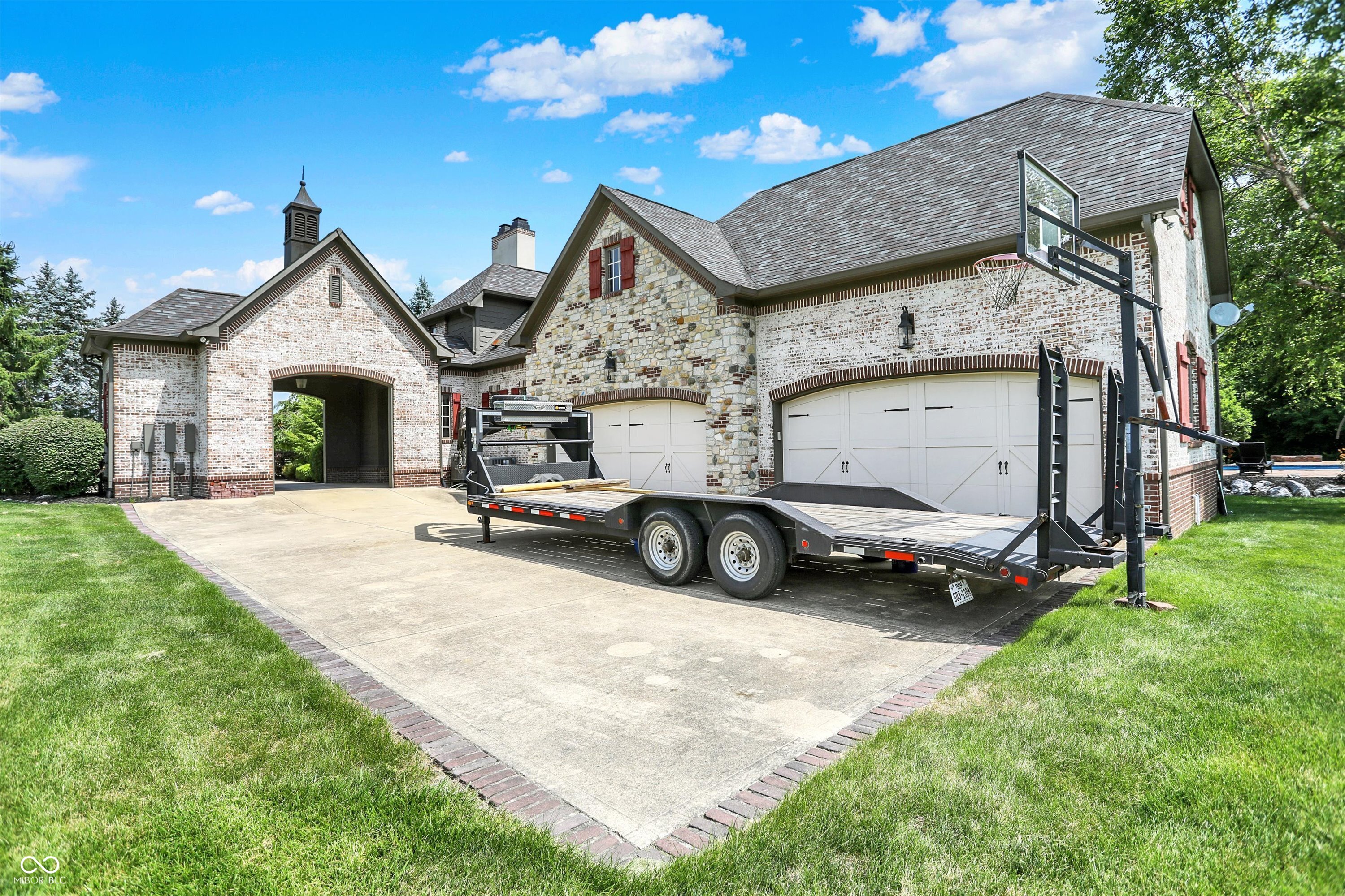 Zionsville, Indiana, 46077, United States, 4 Bedrooms Bedrooms, ,6 BathroomsBathrooms,Residential,For Sale,1978163
