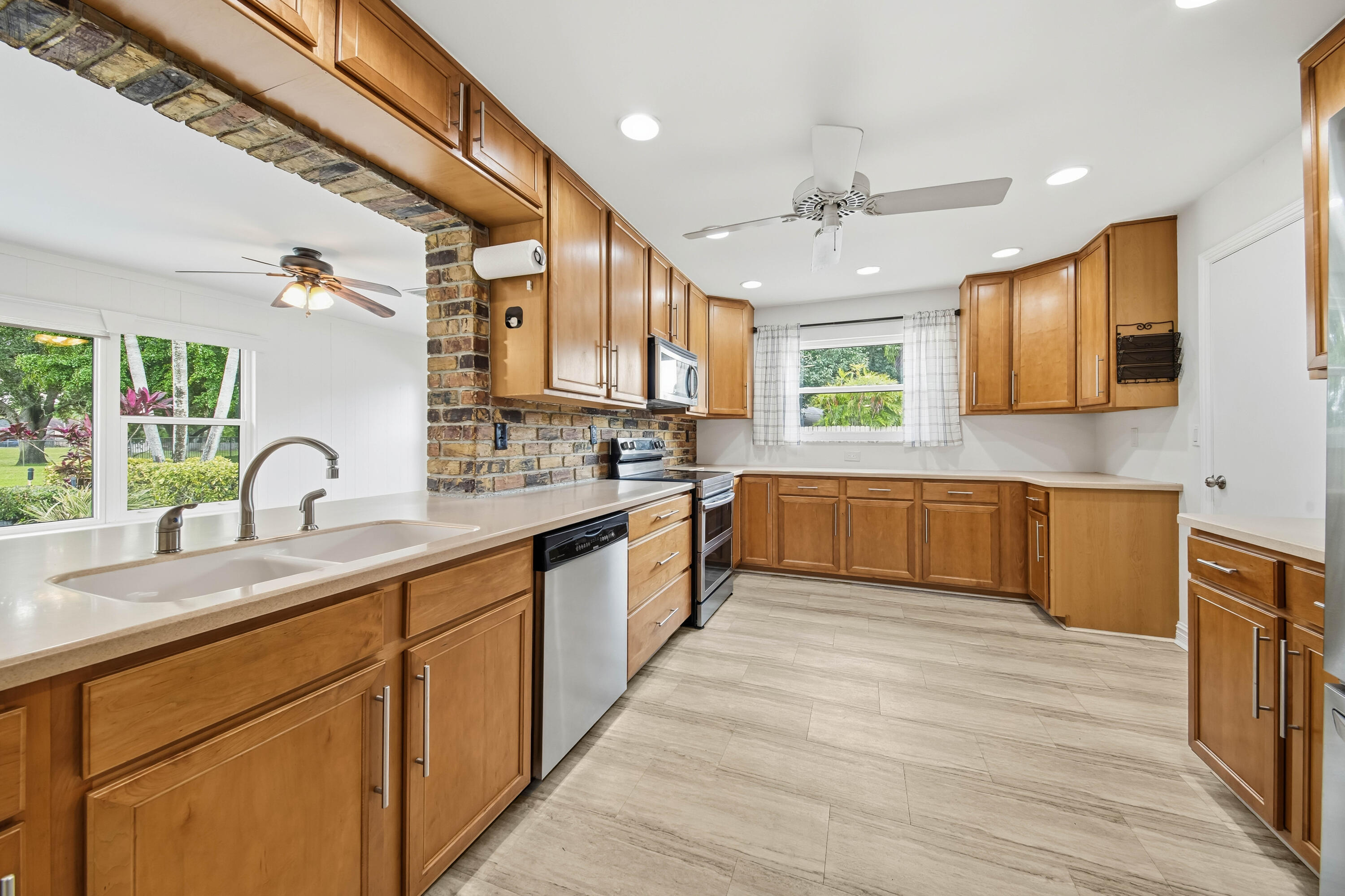 Royal Palm Beach, Florida, 33411, United States, 3 Bedrooms Bedrooms, ,3 BathroomsBathrooms,Residential,For Sale,1970121