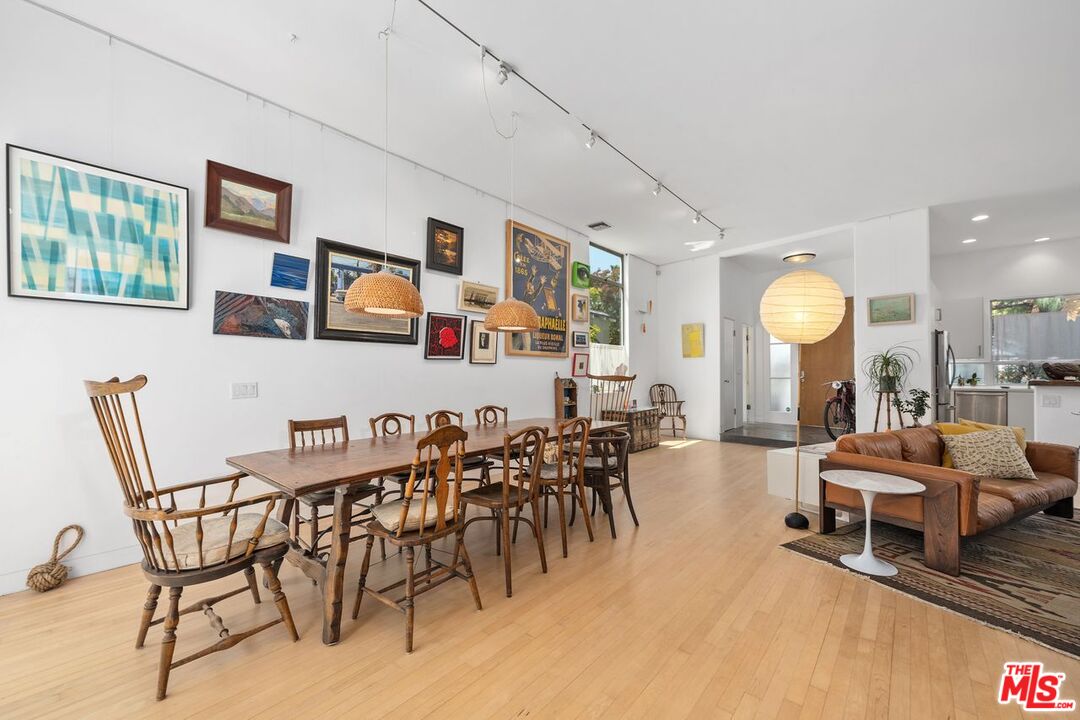 Venice, California, 90291, United States, 4 Bedrooms Bedrooms, ,4 BathroomsBathrooms,Residential,For Sale,1926607