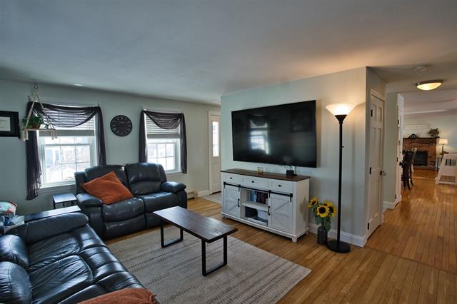 Manchester, New Hampshire, 03109, United States, 3 Bedrooms Bedrooms, ,2 BathroomsBathrooms,Residential,For Sale,2015323