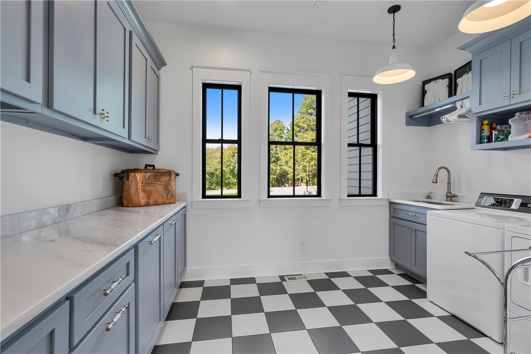 Townville, South Carolina, 29689, United States, 7 Bedrooms Bedrooms, ,7 BathroomsBathrooms,Residential,For Sale,1995643