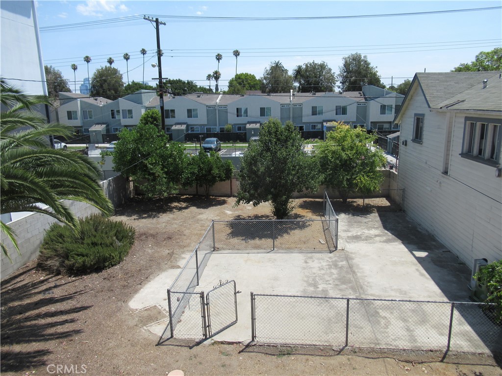 Los Angeles, California, 90018, United States, 4 Bedrooms Bedrooms, ,2 BathroomsBathrooms,Residential,For Sale,1941625
