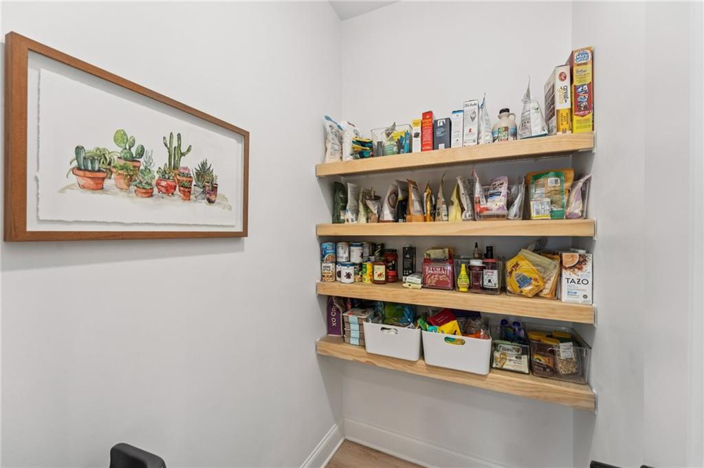 Canton, Georgia, 30114, United States, 6 Bedrooms Bedrooms, ,4 BathroomsBathrooms,Residential,For Sale,1978205