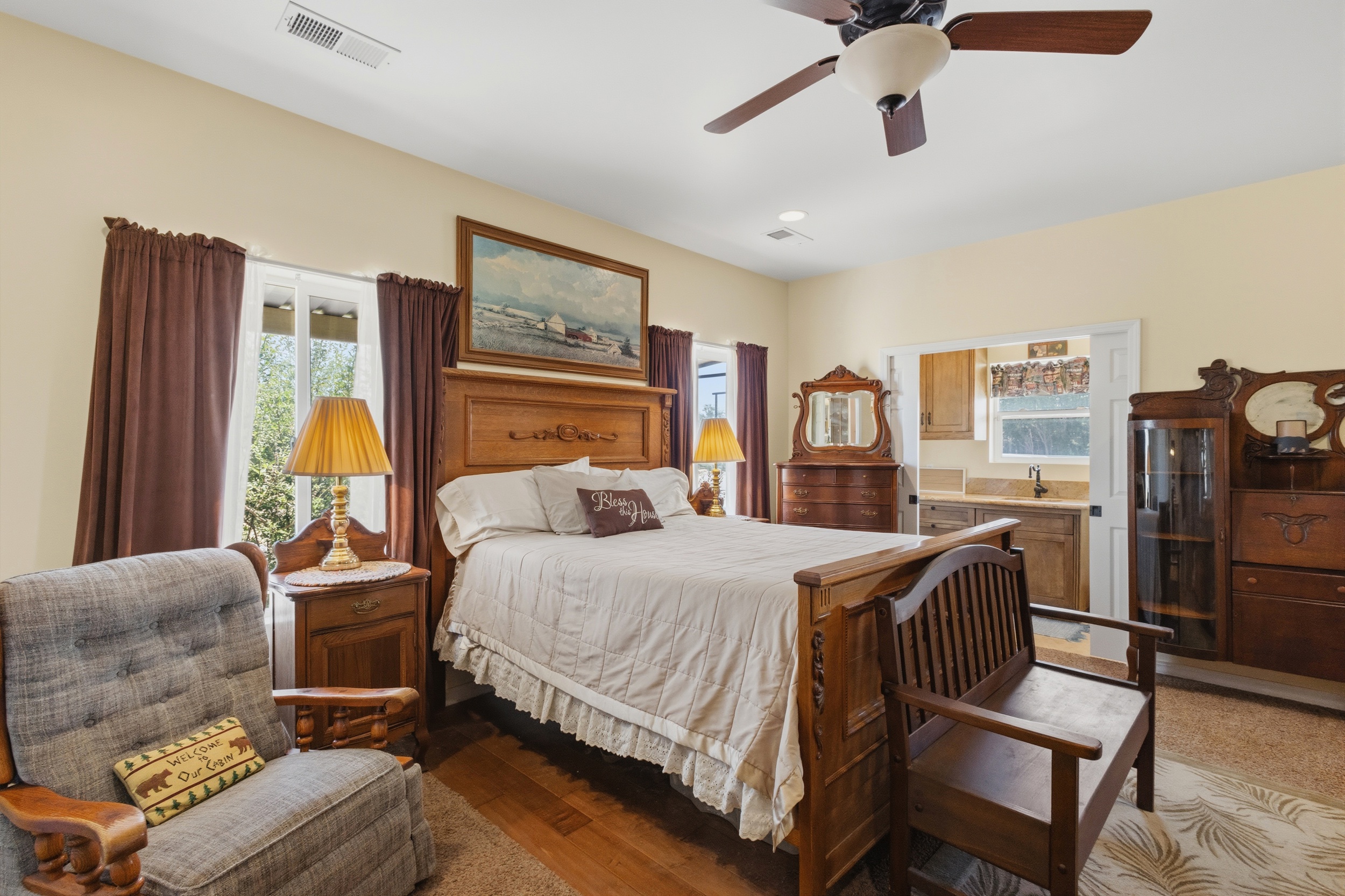 Los Lunas, New Mexico, 87031, United States, 5 Bedrooms Bedrooms, ,5 BathroomsBathrooms,Residential,For Sale,2048423