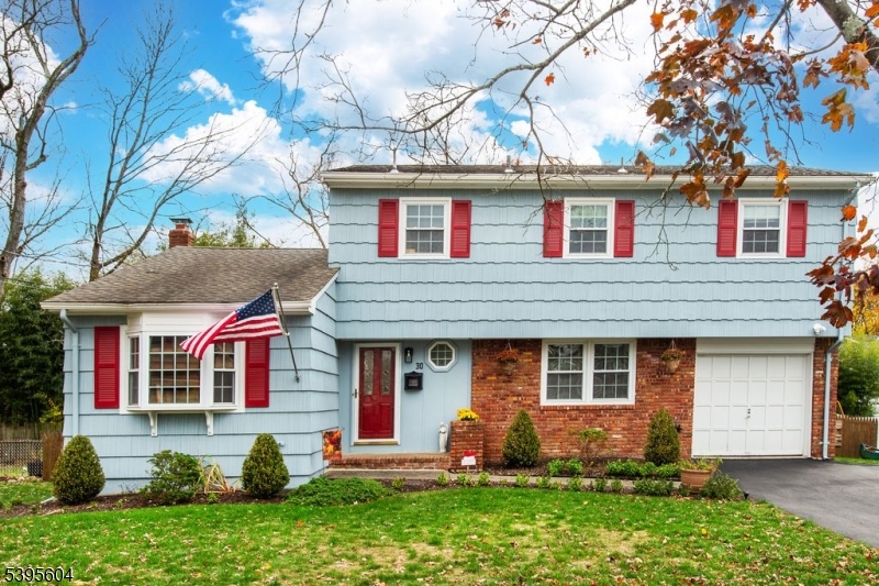 Pompton Lakes Boro, New Jersey, 07442, United States, 4 Bedrooms Bedrooms, ,3 BathroomsBathrooms,Residential,For Sale,1991016