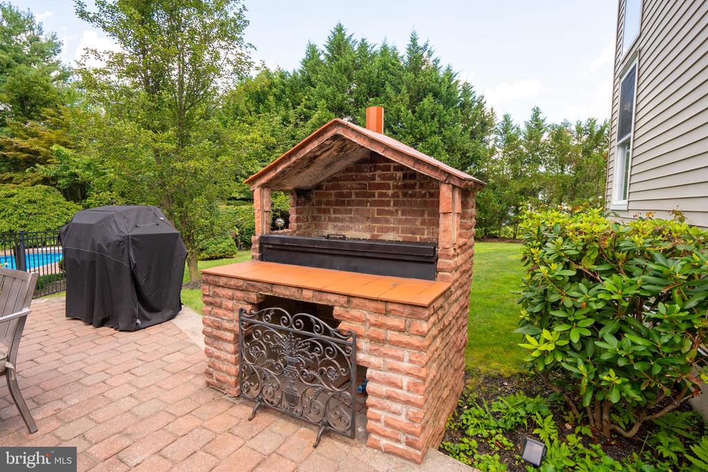 Monroe Township, New Jersey, 08831, United States, 5 Bedrooms Bedrooms, ,4 BathroomsBathrooms,Residential,For Sale,1895133