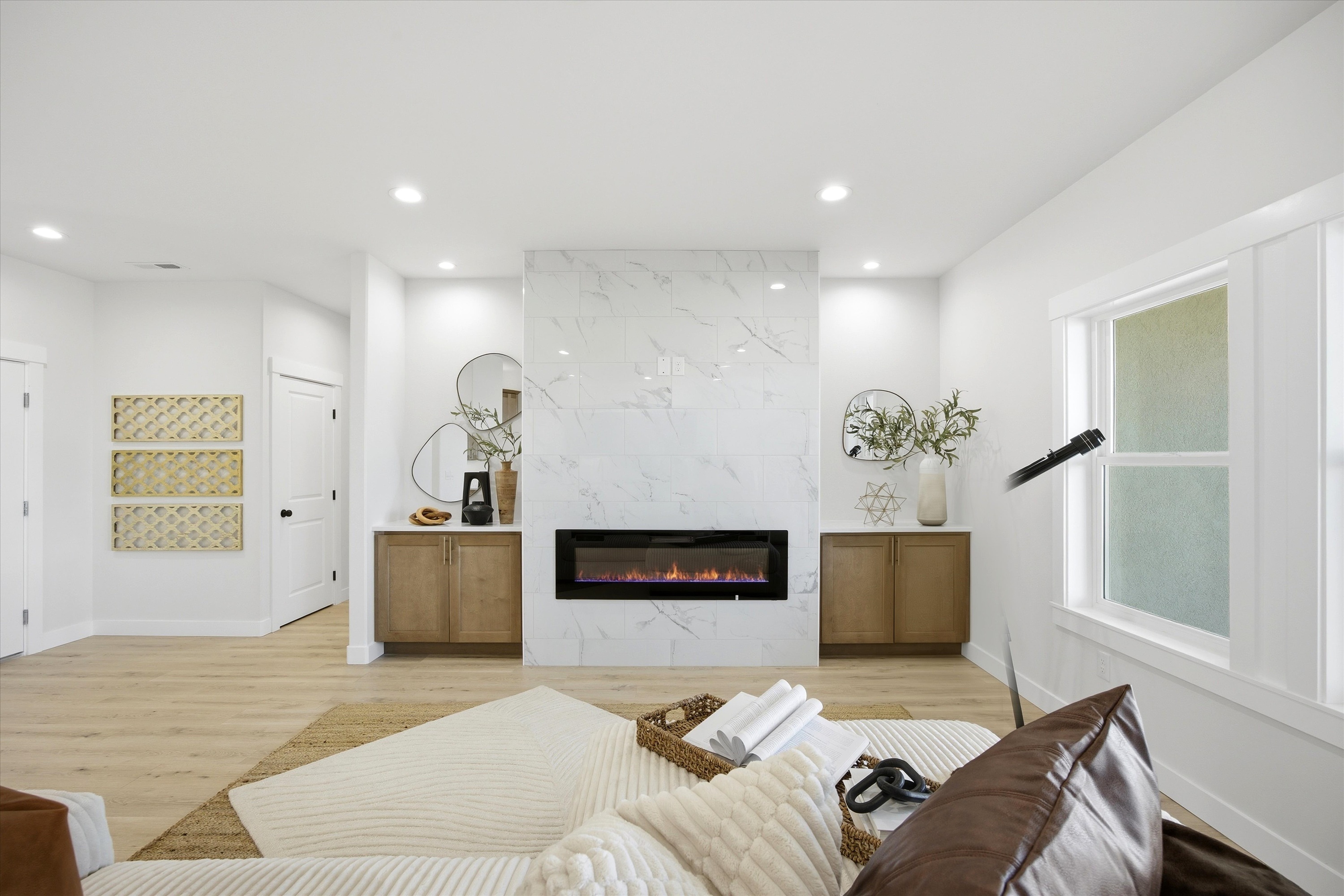 New 5-Bed Home w/ Daylight Basement & 3-Car Garage - 物件實景