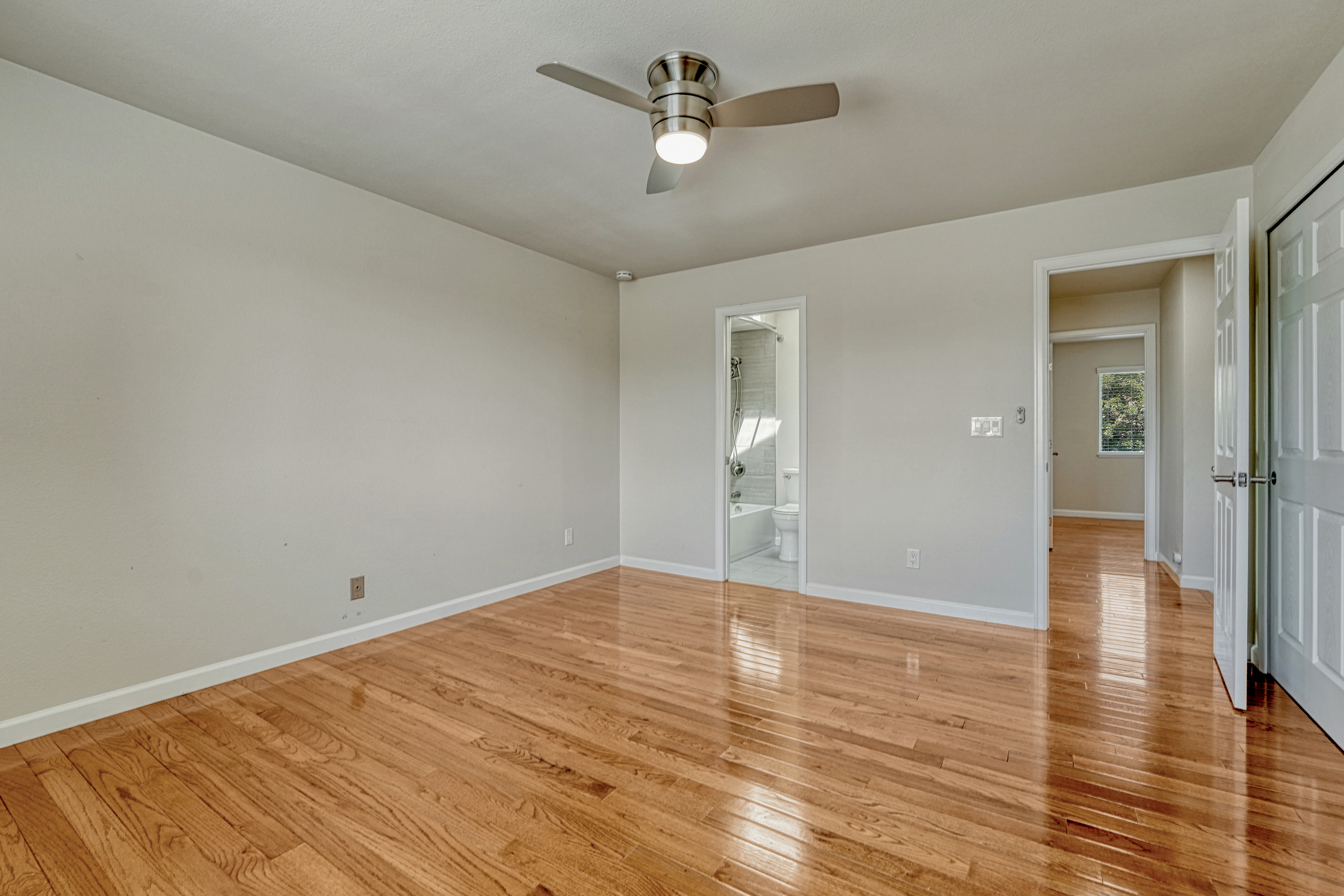  Hardwood Flooring and Mountain Views in 80919 - 物件實景