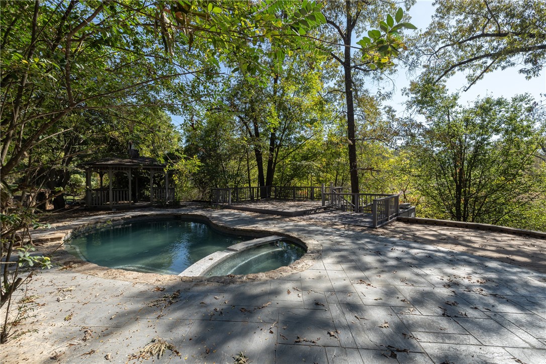 Fayetteville, Arkansas, 72703, United States, 3 Bedrooms Bedrooms, ,3 BathroomsBathrooms,Residential,For Sale,1989133