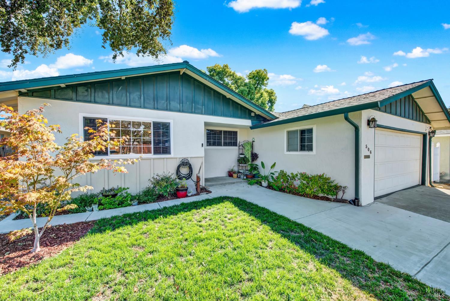 Vacaville, California, 95687, United States, 3 Bedrooms Bedrooms, ,2 BathroomsBathrooms,Residential,For Sale,1940371