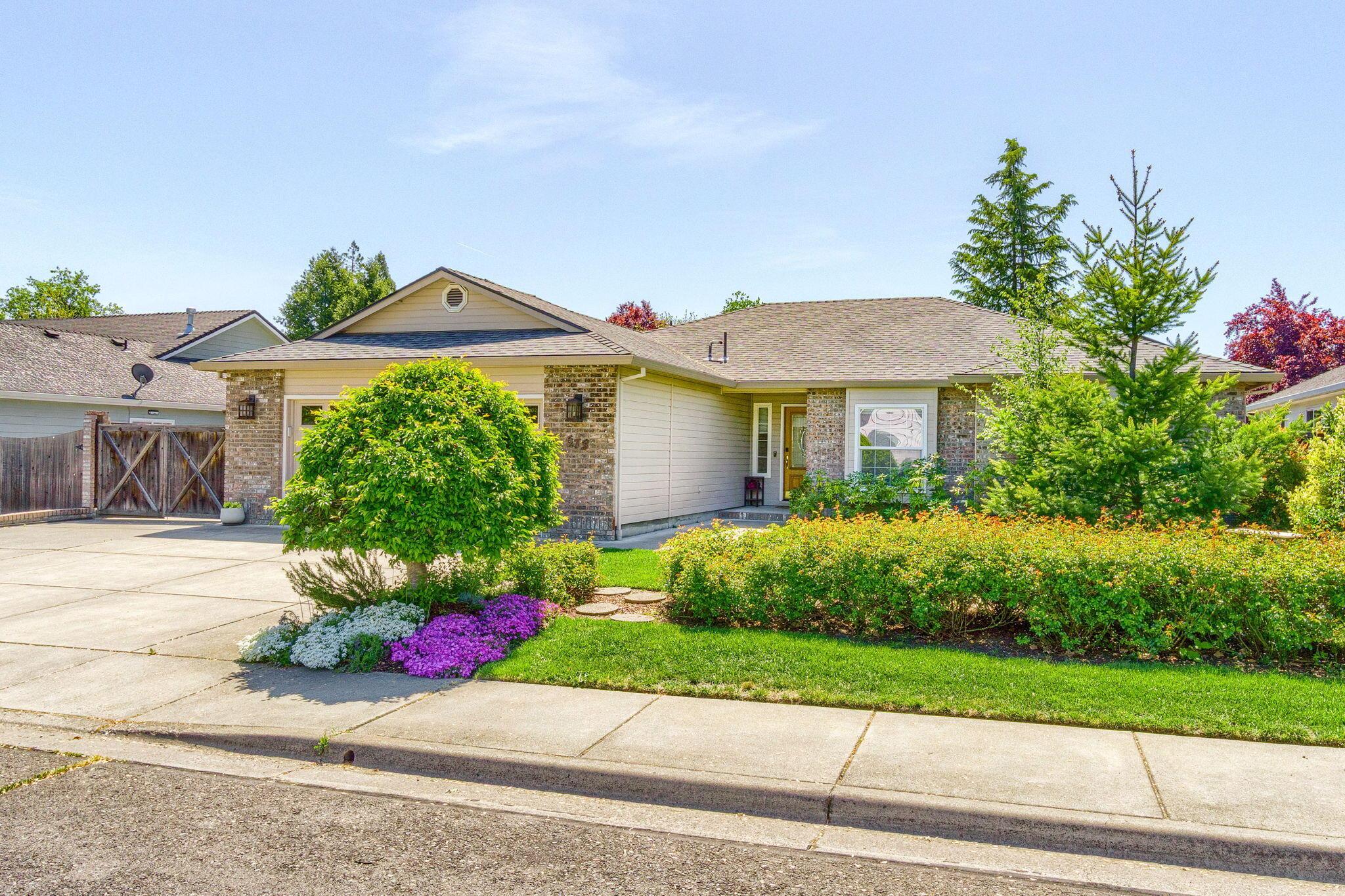 Central Point, Oregon, 97502, United States, 3 Bedrooms Bedrooms, ,2 BathroomsBathrooms,Residential,For Sale,1793291