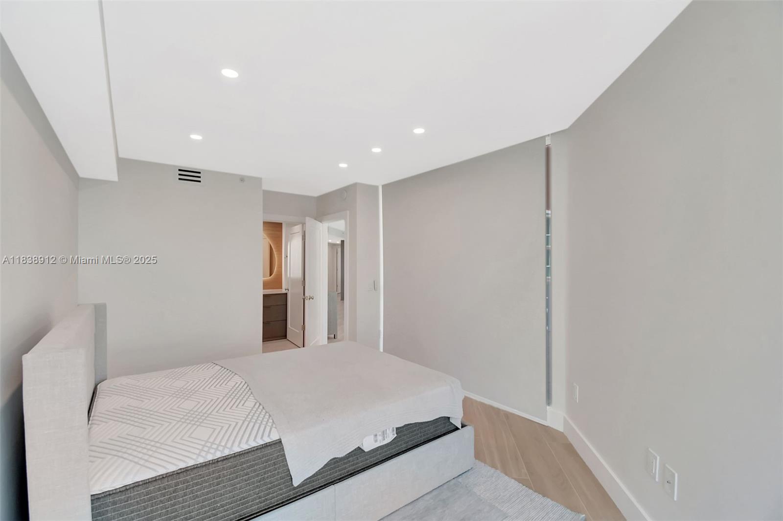Aventura, Florida, 33180, United States, 2 Bedrooms Bedrooms, ,3 BathroomsBathrooms,Residential,For Sale,1910809