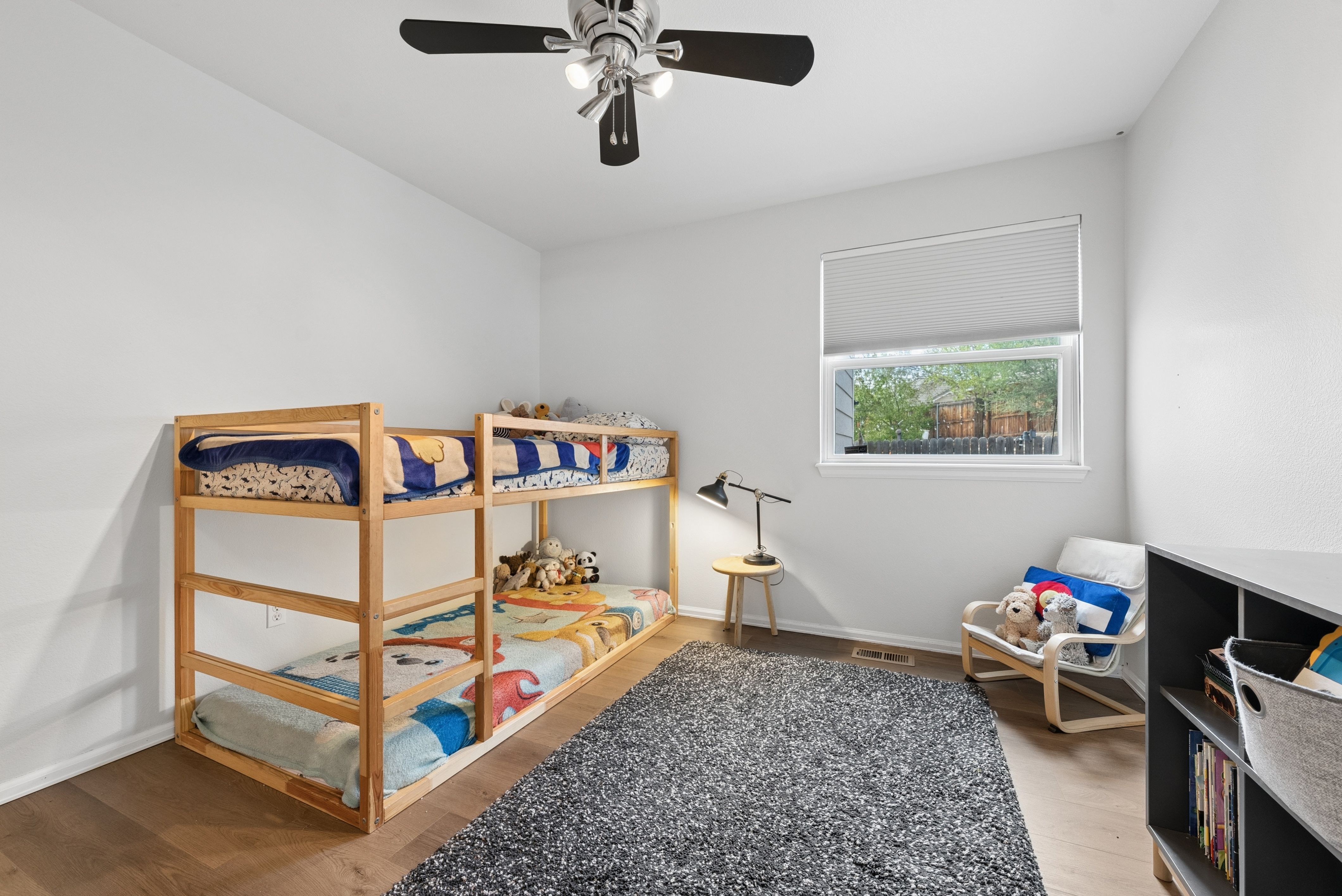  Tucked in a Quiet Cul-De-Sac in the Desirable Deza Estates - 物件實景