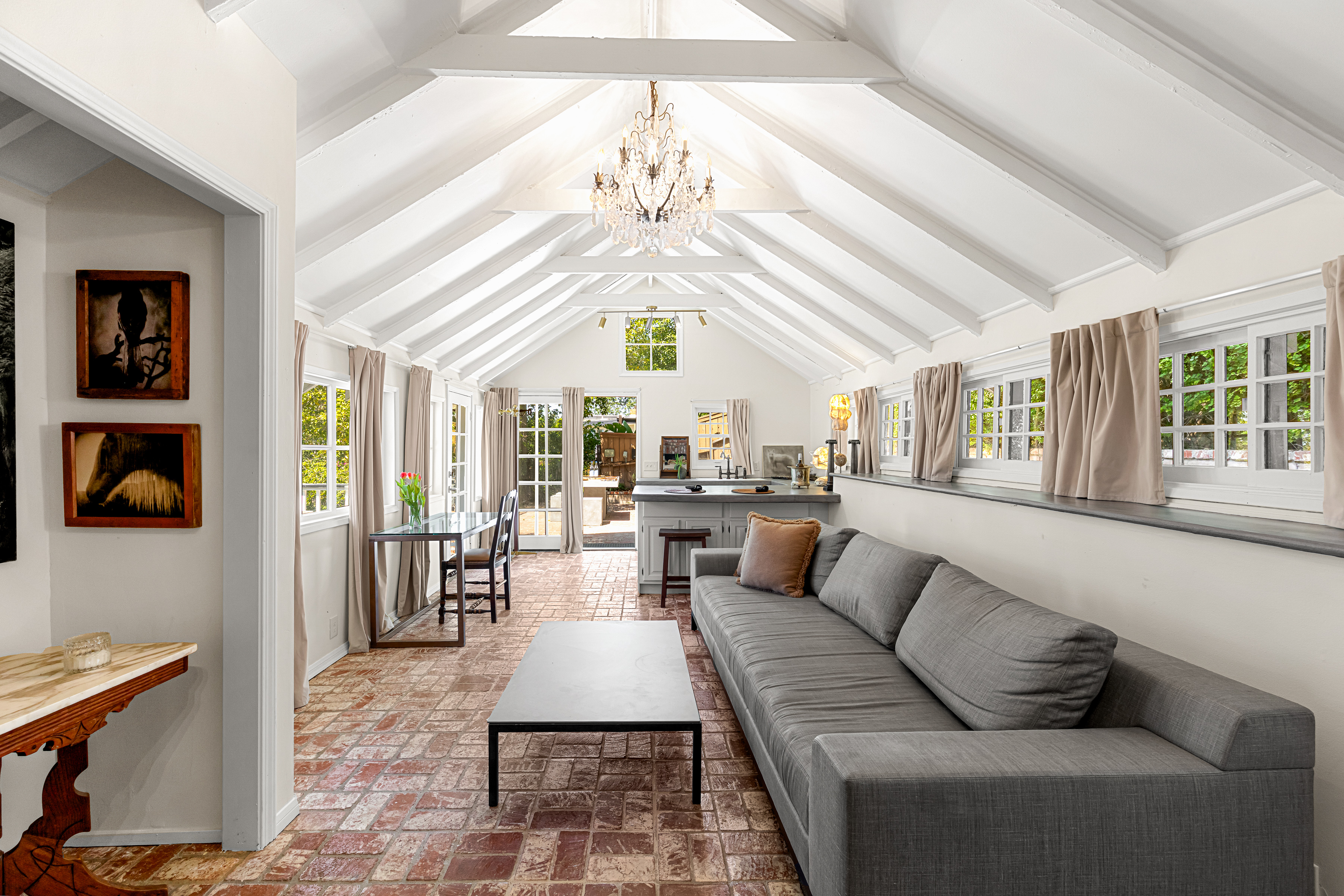  4650 Encino Avenue - 物件實景