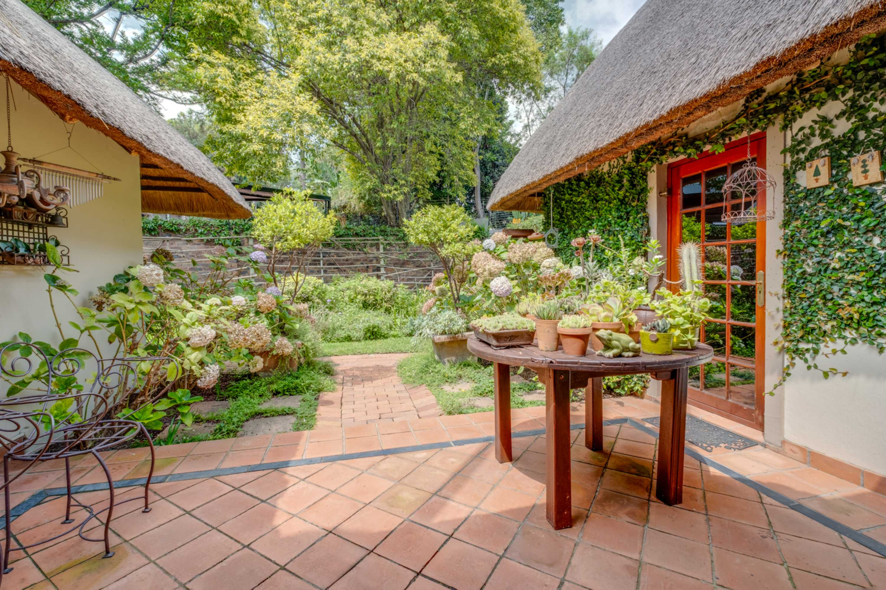  Modern Thatched Family Home For The Executive Buyer - 物件實景