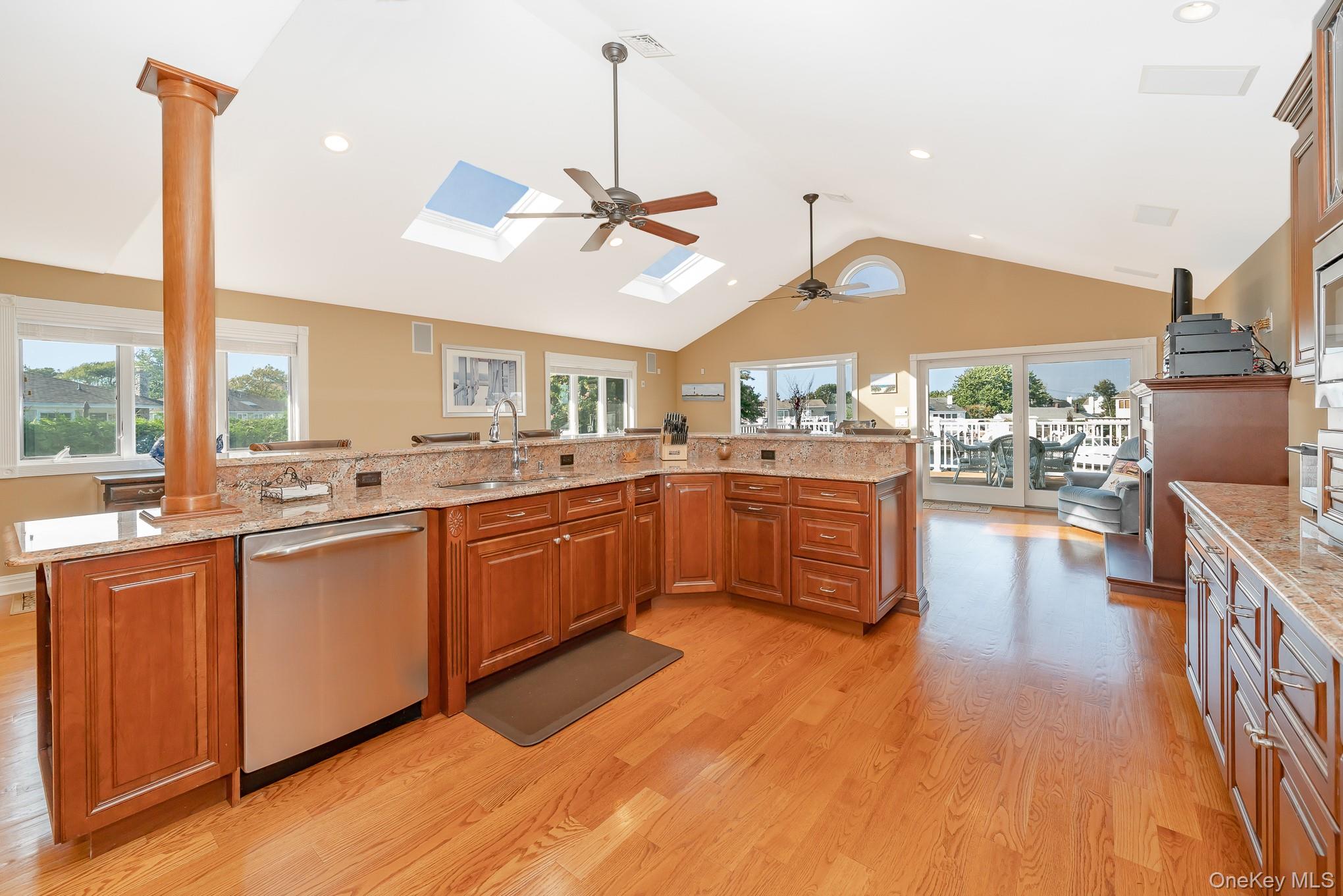 West Islip, New York, 11795, United States, 5 Bedrooms Bedrooms, ,5 BathroomsBathrooms,Residential,For Sale,1943882