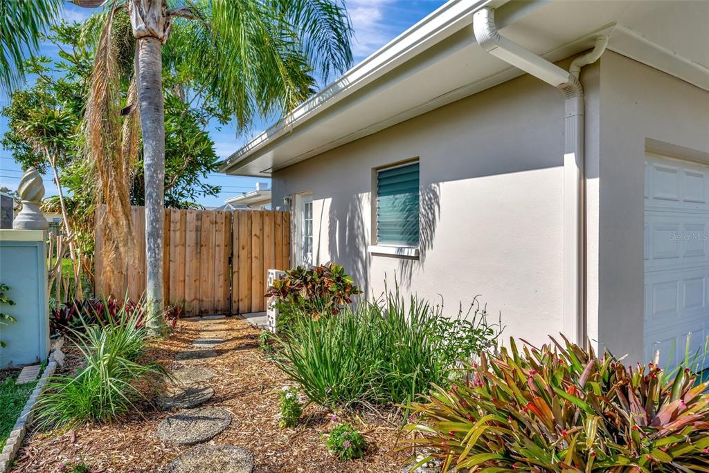 Largo, Florida, 33774, United States, 3 Bedrooms Bedrooms, ,2 BathroomsBathrooms,Residential,For Sale,1776970