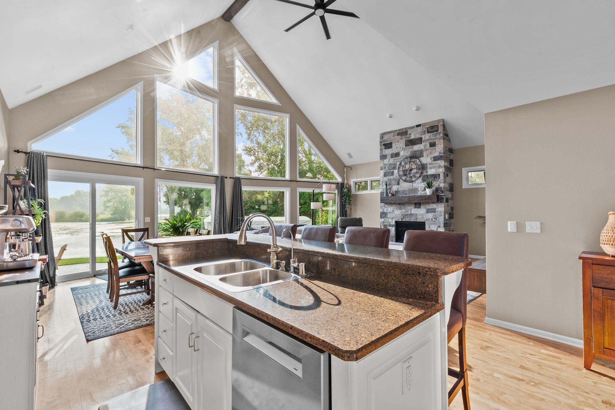 Winneconne, Wisconsin, 54986, United States, 3 Bedrooms Bedrooms, ,4 BathroomsBathrooms,Residential,For Sale,1944874