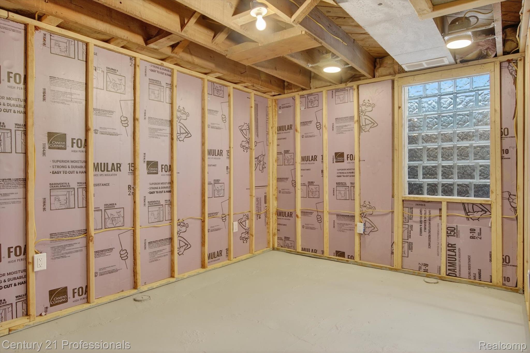 AnnArbor, Michigan, 48103, United States, 3 Bedrooms Bedrooms, ,2 BathroomsBathrooms,Residential,For Sale,2038330