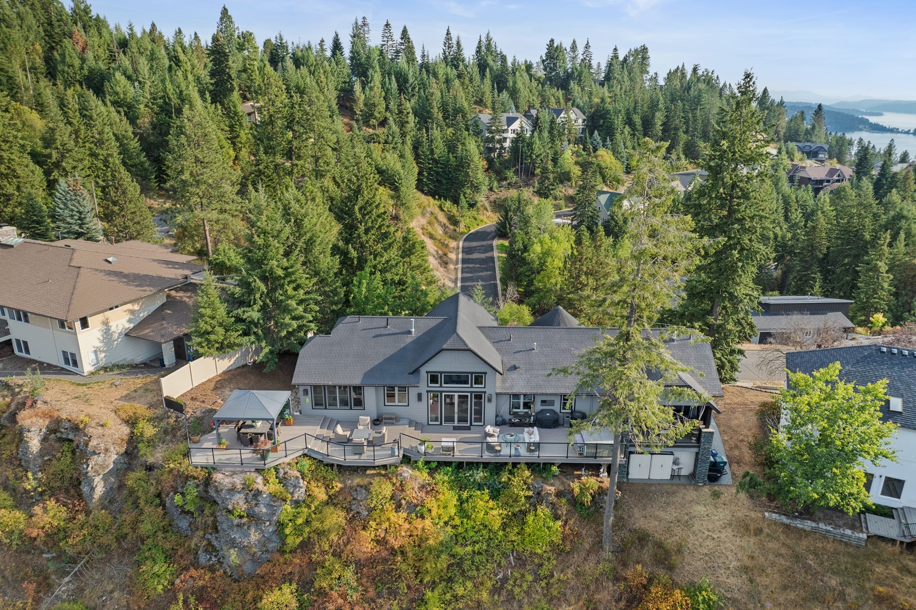 Stunning Contemporary Home with Lake Views - 物件實景