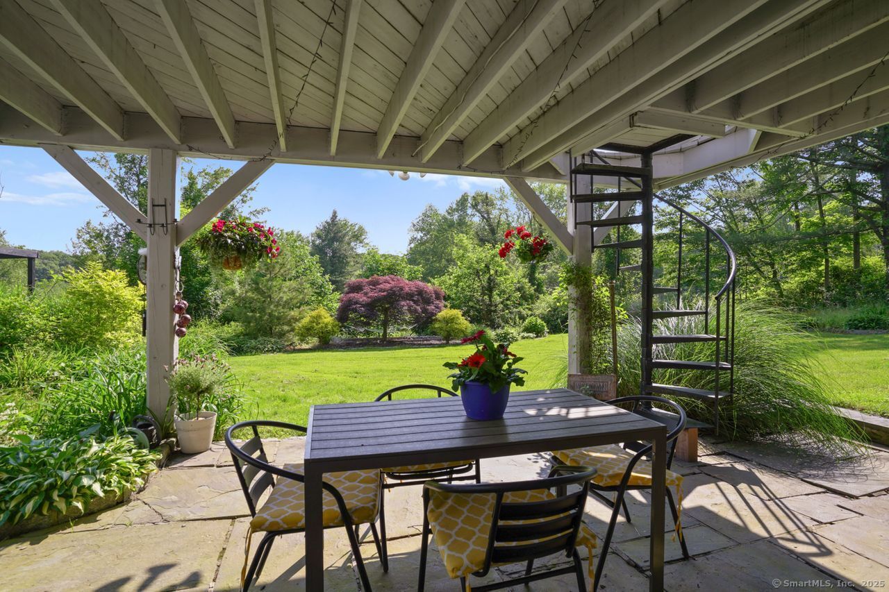Redding, Connecticut, 06896, United States, 2 Bedrooms Bedrooms, ,1 BathroomBathrooms,Residential,For Sale,1920127