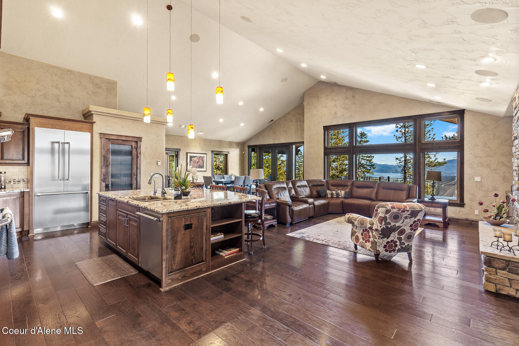 Coeur d'Alene, Idaho, 83814, United States, 5 Bedrooms Bedrooms, ,5 BathroomsBathrooms,Residential,For Sale,2014793