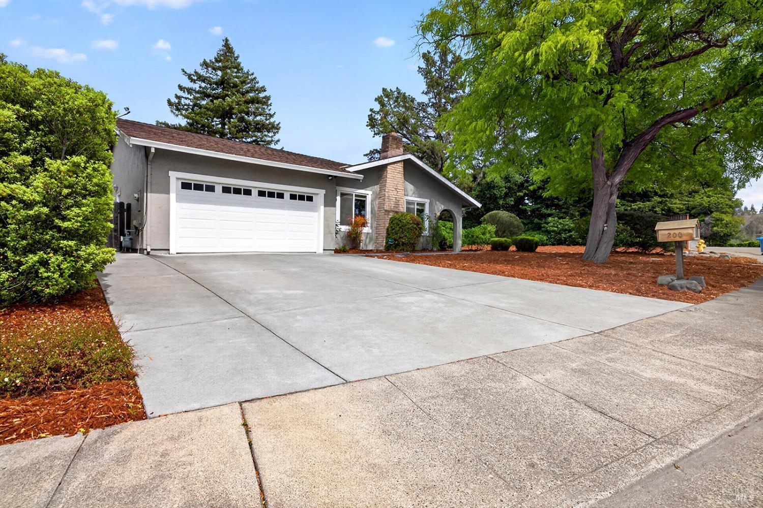Petaluma, California, 94954, United States, 4 Bedrooms Bedrooms, ,2 BathroomsBathrooms,Residential,For Sale,2048082