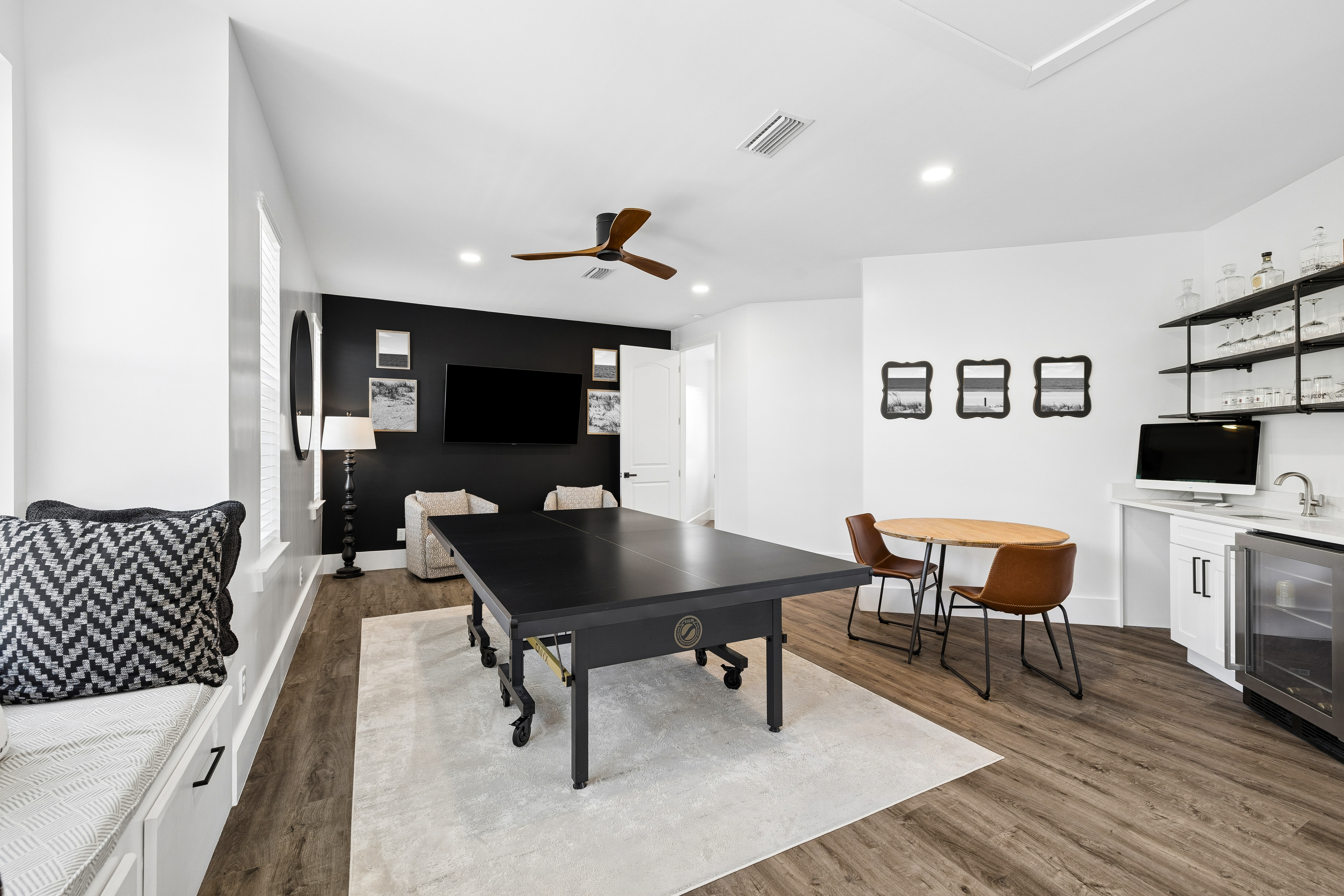  Spacious Newer-Build Home With Wraparound Porch On Gated Community Corner Lot - 物件實景