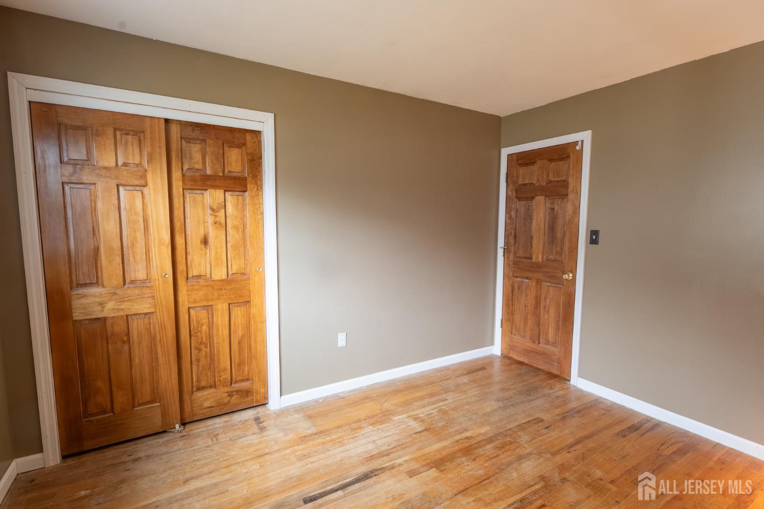 East Brunswick, New Jersey, 08816, United States, 3 Bedrooms Bedrooms, ,2 BathroomsBathrooms,Residential,For Sale,2002265