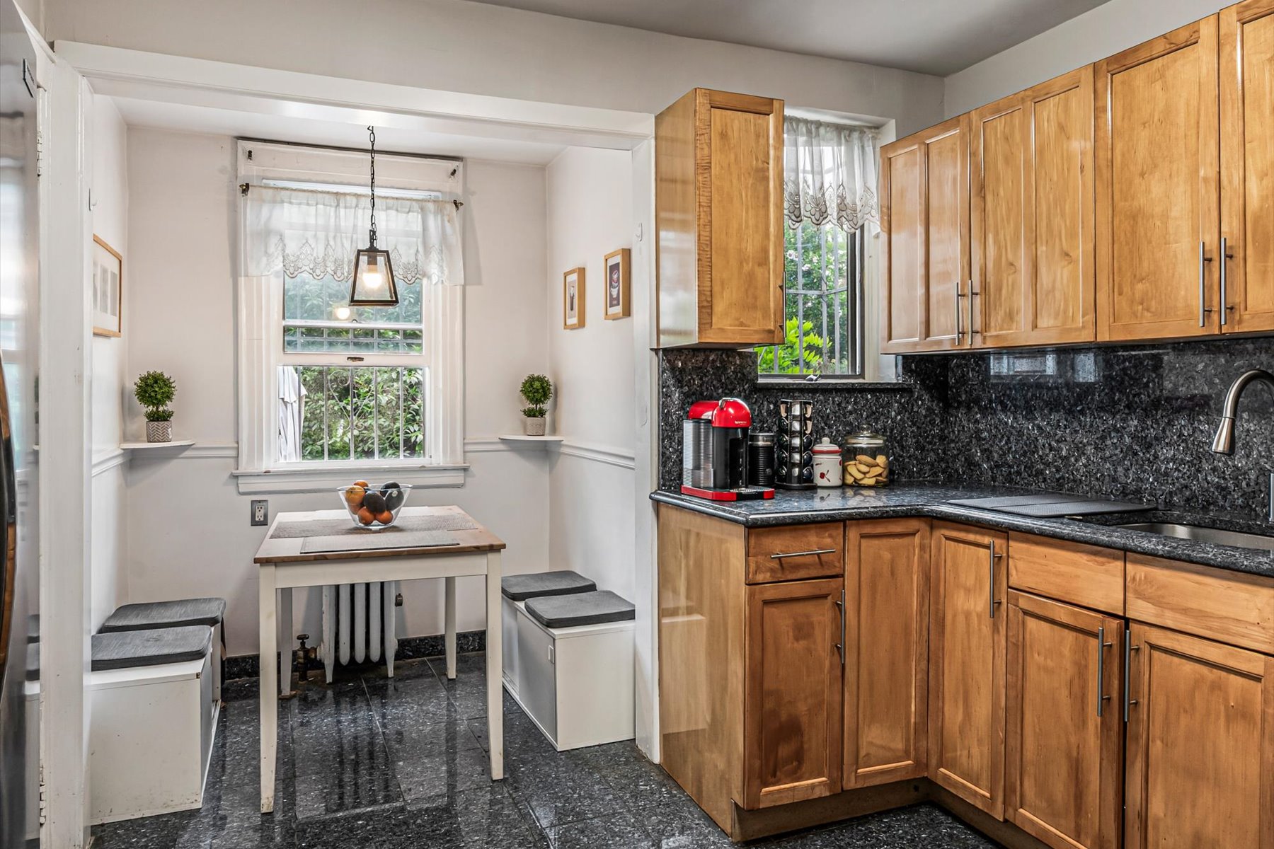  68-37 Nansen Street, Forest Hills, NY, 11375 - 物件實景