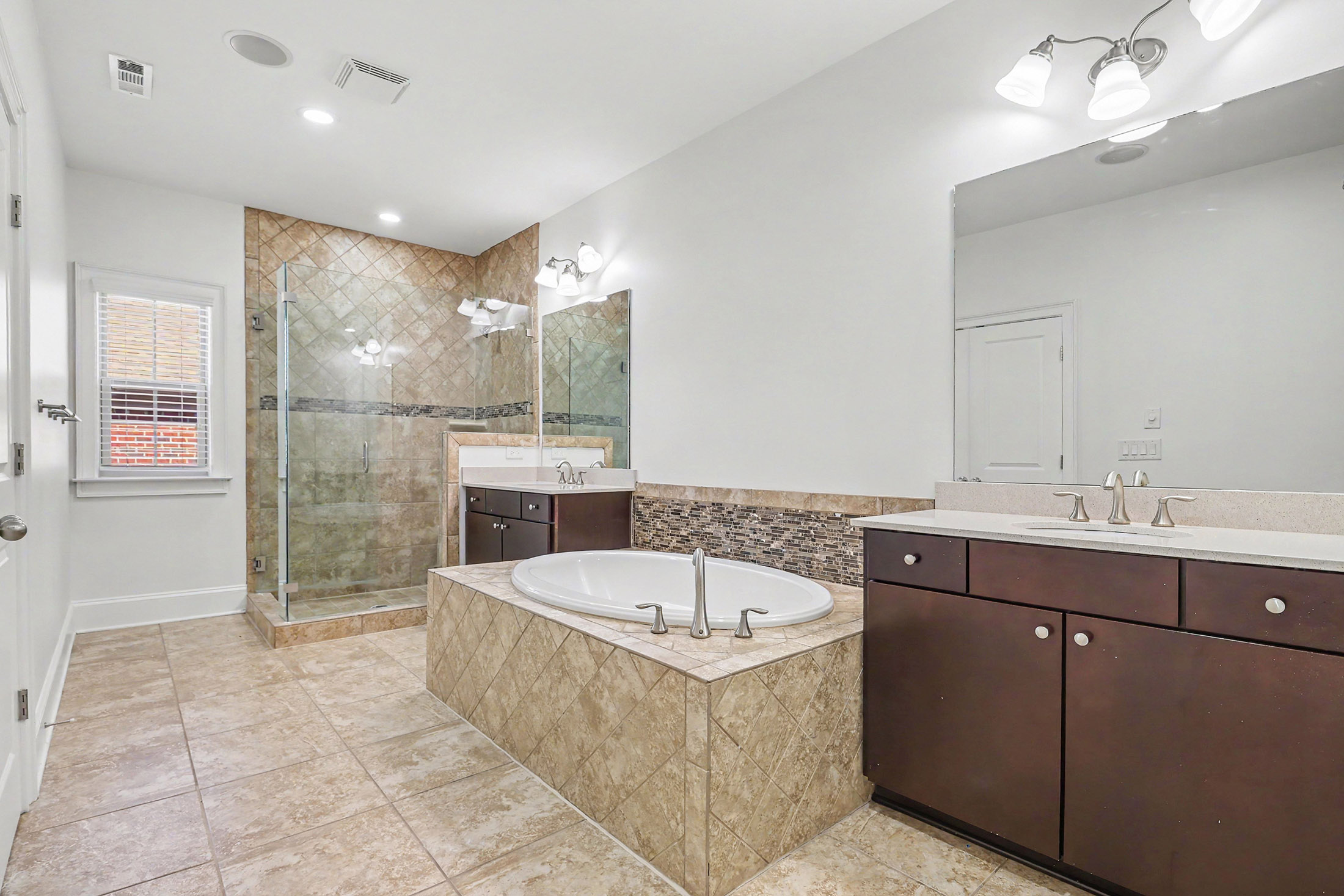  Beautiful Move-in Ready Townhome in the Gated Gramercy Community - 物件實景