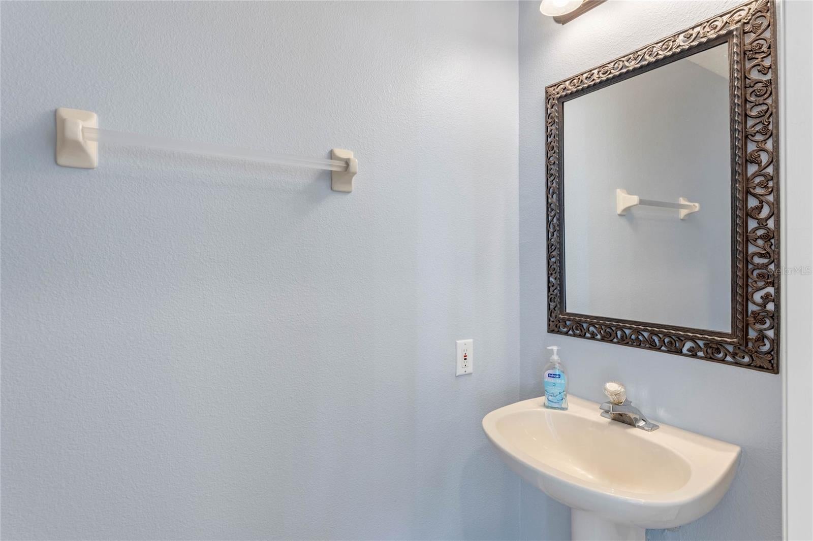 OVIEDO, Florida, 32765, United States, 5 Bedrooms Bedrooms, ,4 BathroomsBathrooms,Residential,For Sale,1980117