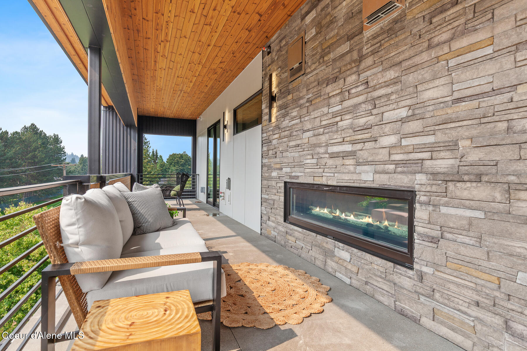 Coeur d'Alene, Idaho, 83814, United States, 3 Bedrooms Bedrooms, ,4 BathroomsBathrooms,Residential,For Sale,1977257