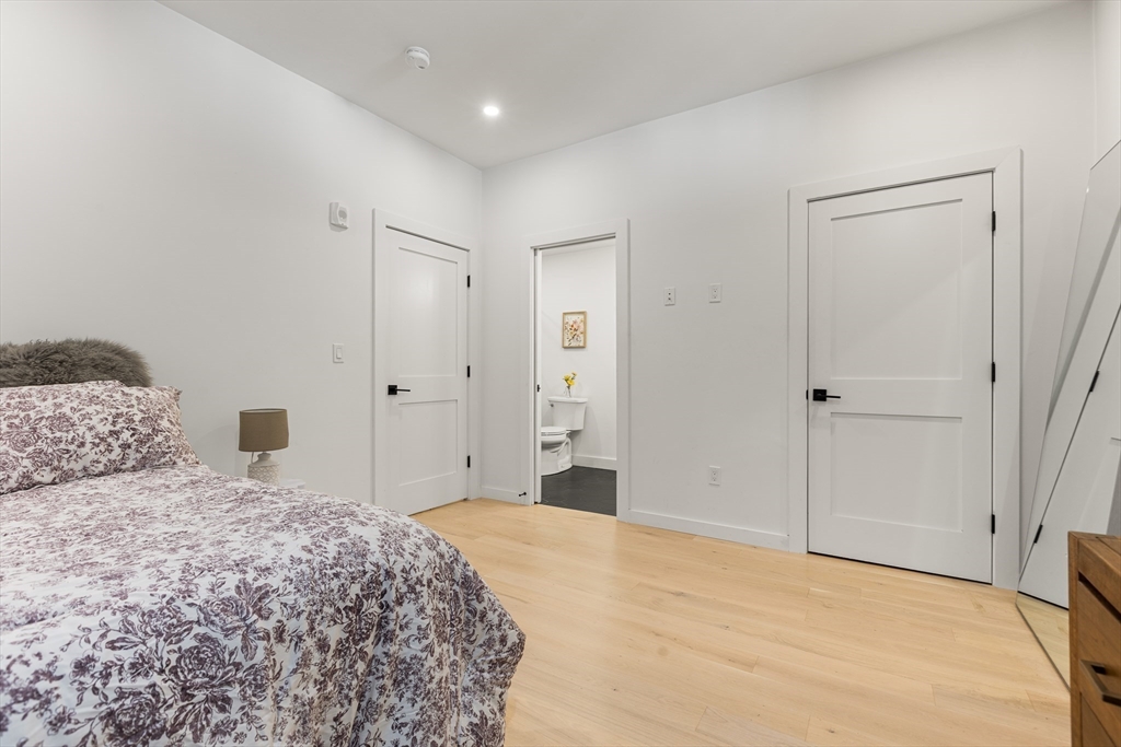 Boston, Massachusetts, 02128, United States, 2 Bedrooms Bedrooms, ,2 BathroomsBathrooms,Residential,For Sale,1940624