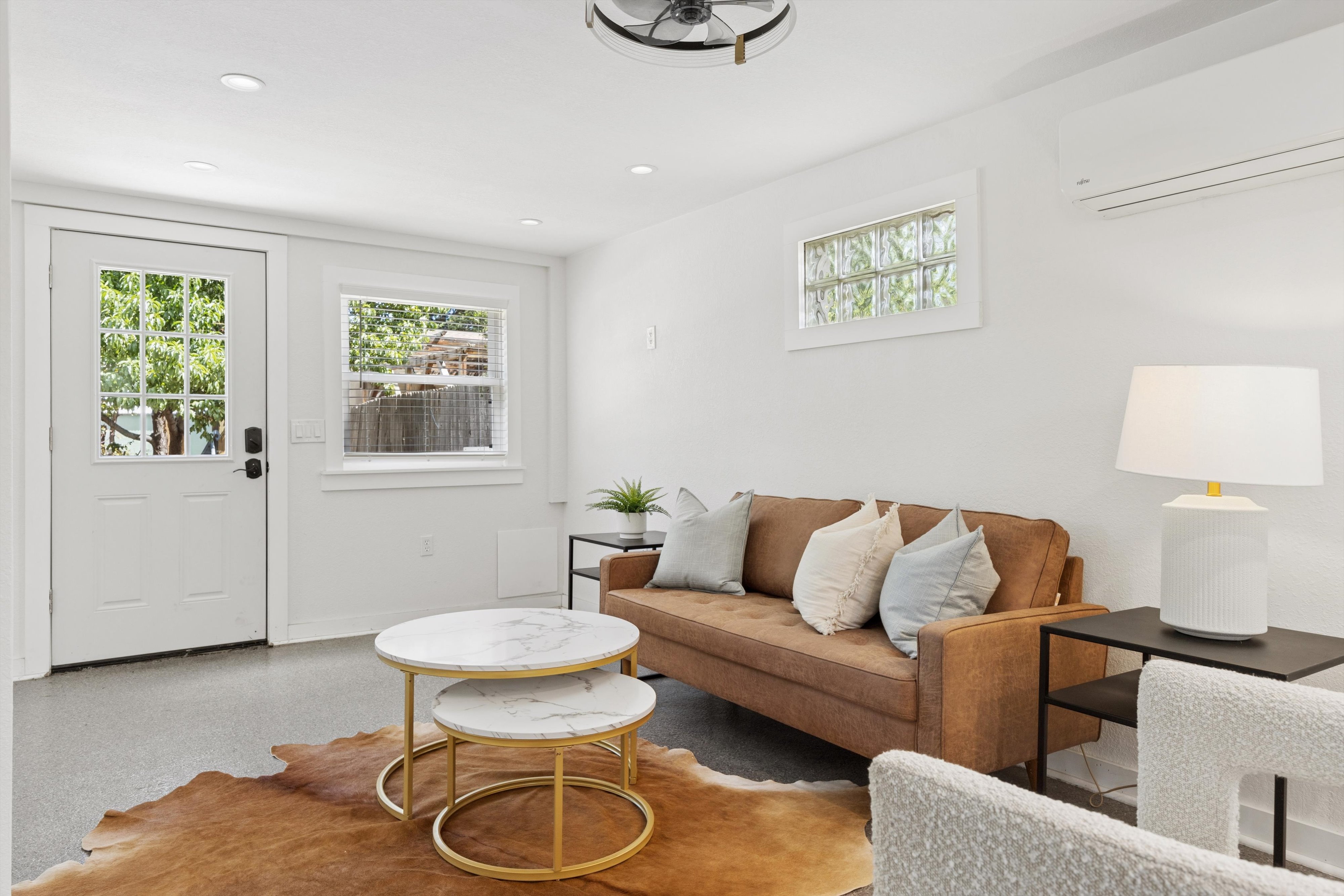  Charming Curb Appeal Meets Exceptional Versatility - 物件實景