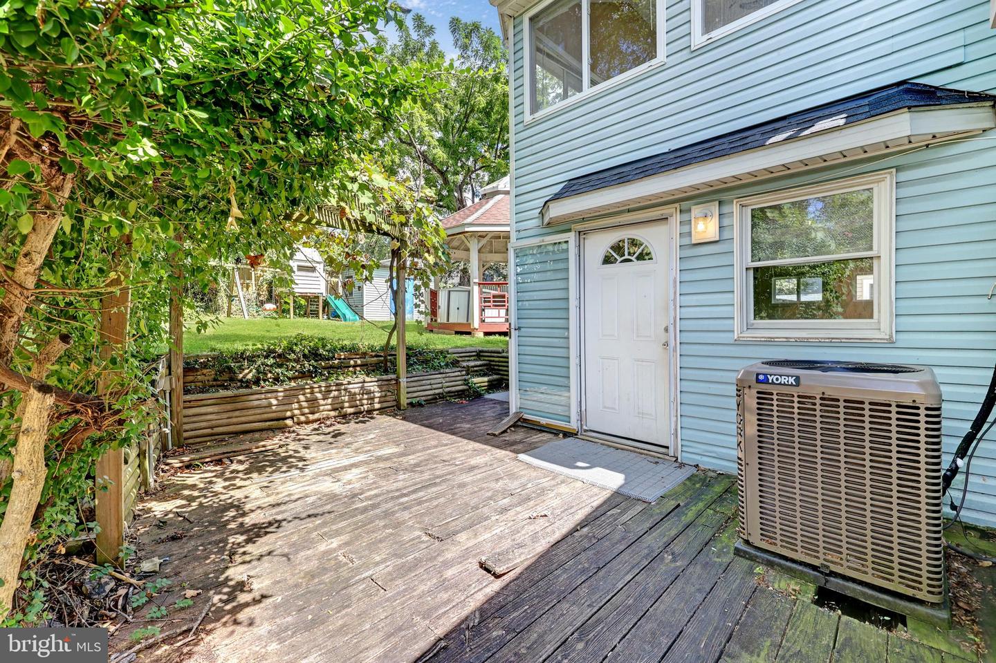 Falls Church, Virginia, 22042, United States, 5 Bedrooms Bedrooms, ,2 BathroomsBathrooms,Residential,For Sale,1932563