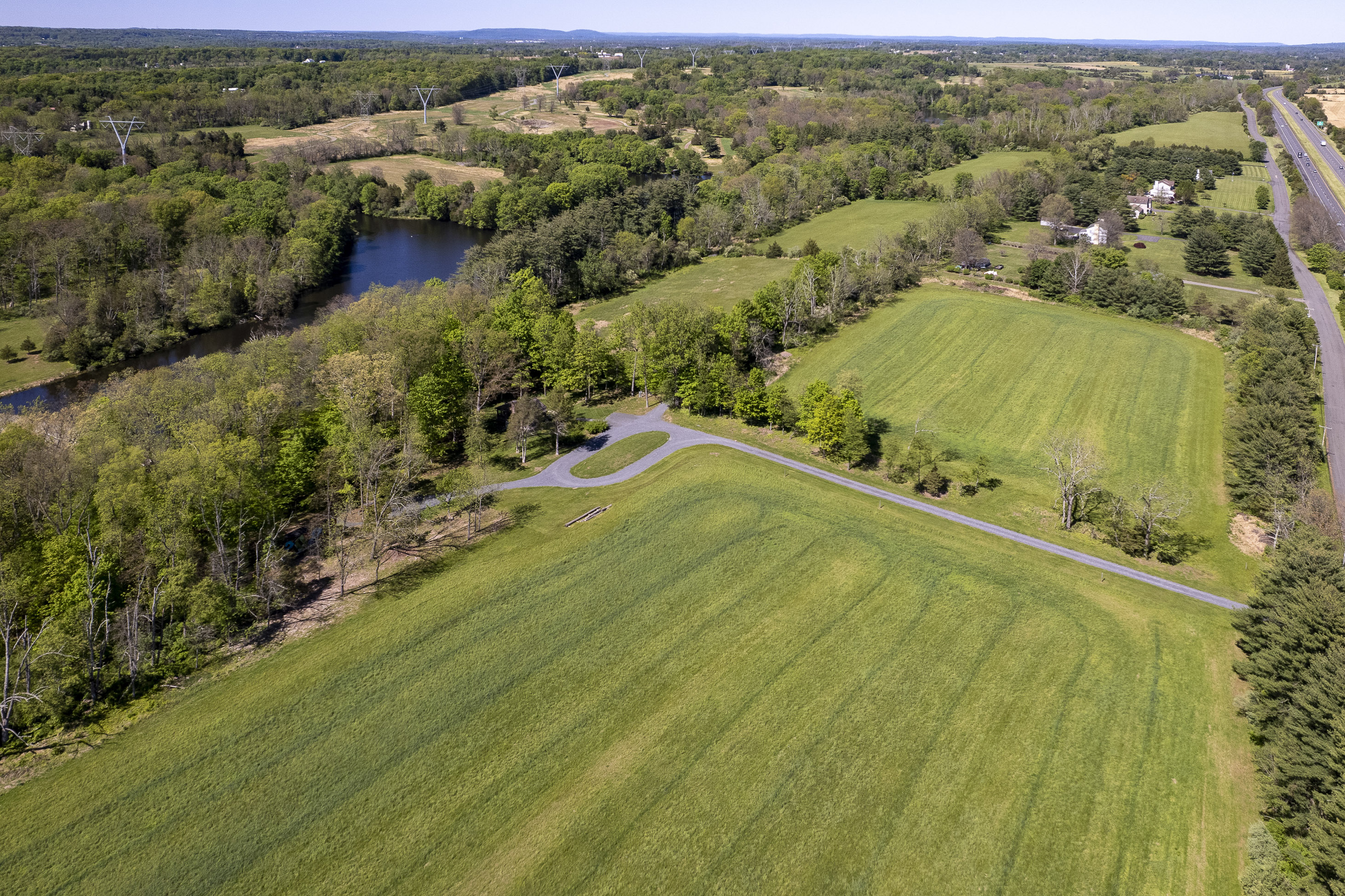  Lakeside Luxury on 44+ Acres - 物件實景