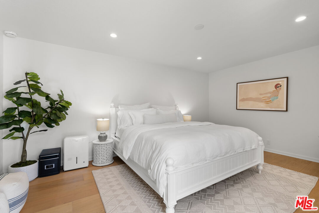 Malibu, California, 90265, United States, 5 Bedrooms Bedrooms, ,2 BathroomsBathrooms,Residential,For Sale,1752333