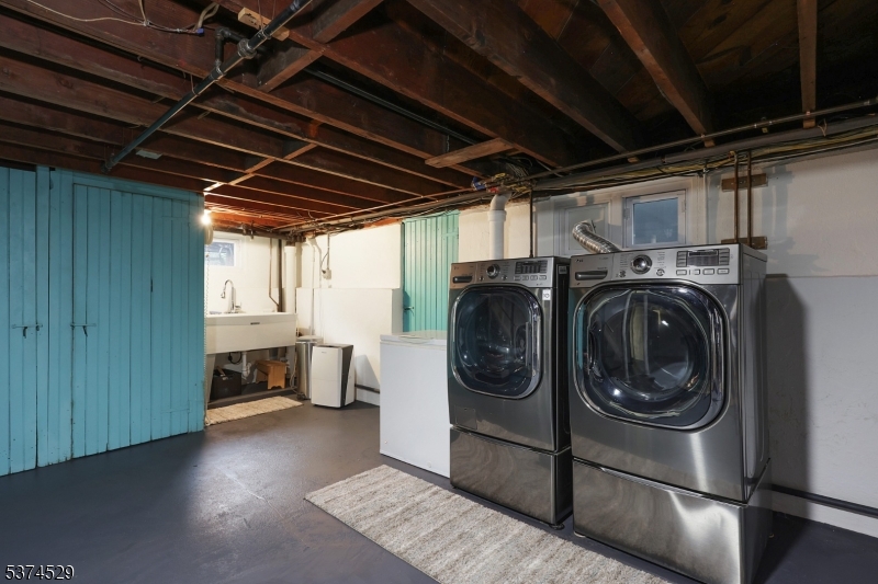 Westfield Town, New Jersey, 07090, United States, 3 Bedrooms Bedrooms, ,2 BathroomsBathrooms,Residential,For Sale,1940916