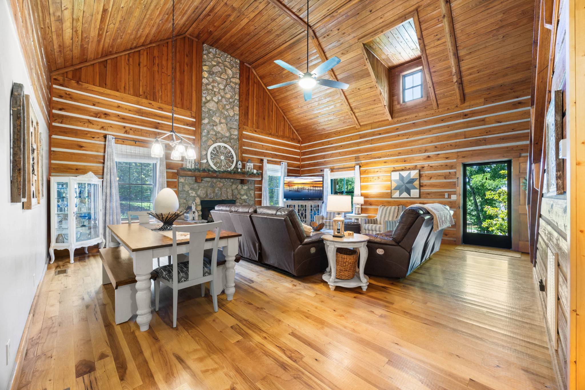 Dover, Tennessee, 37058, United States, 4 Bedrooms Bedrooms, ,3 BathroomsBathrooms,Residential,For Sale,1915564