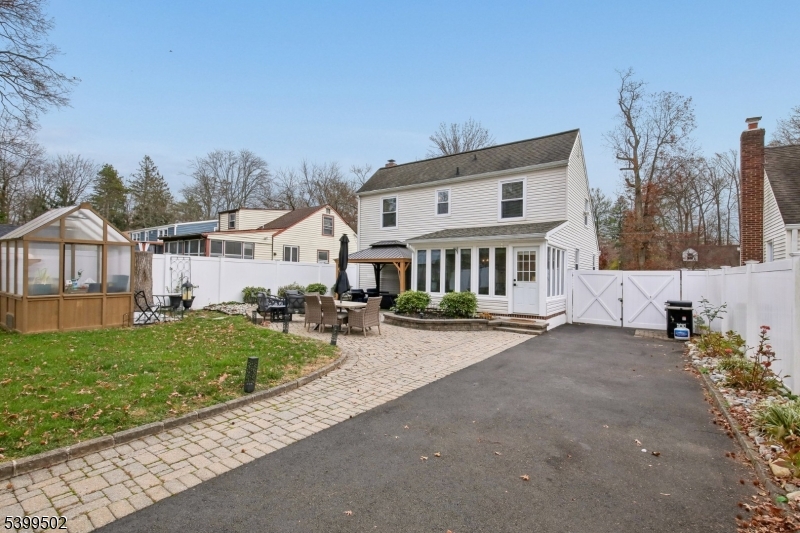 Plainfield City, New Jersey, 07062, United States, 3 Bedrooms Bedrooms, ,2 BathroomsBathrooms,Residential,For Sale,2003425