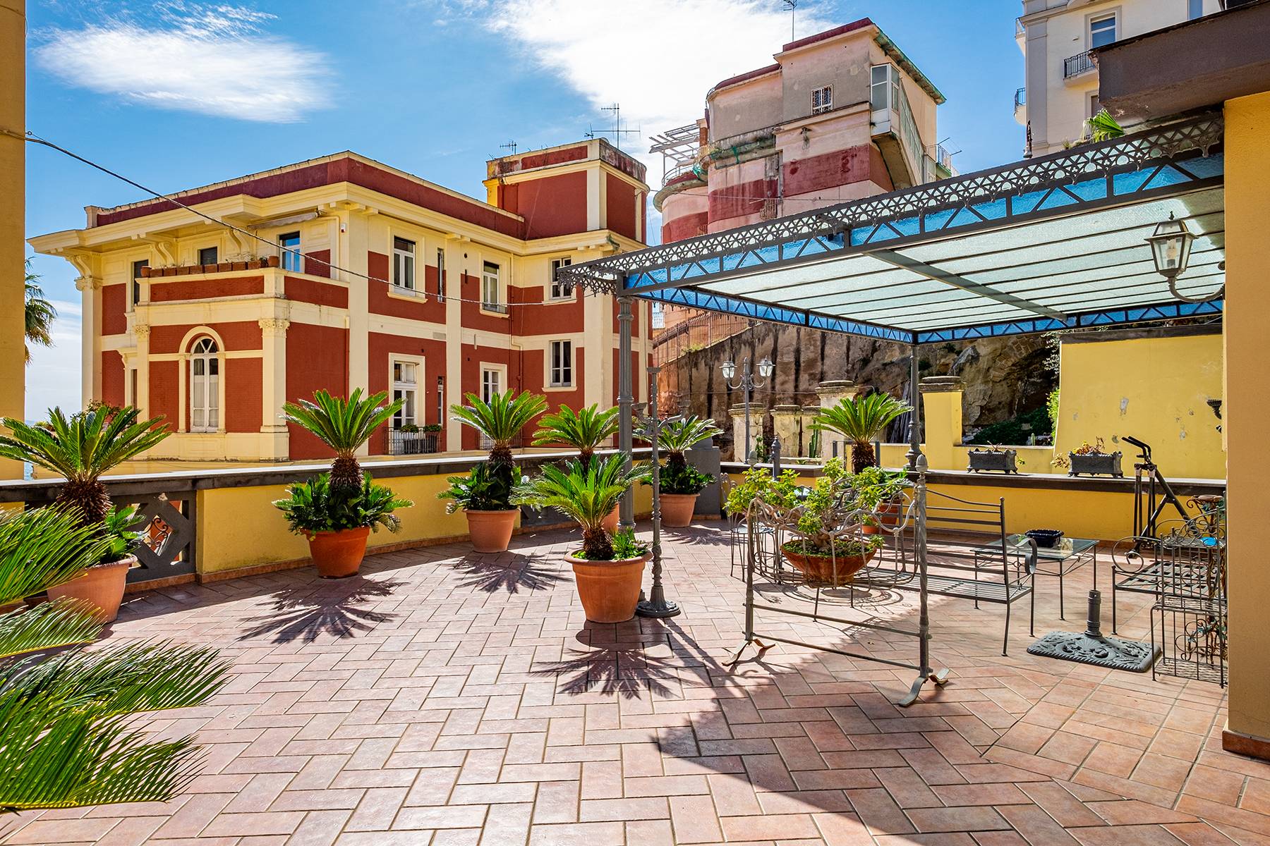 Art Nouveau villa in Naples 