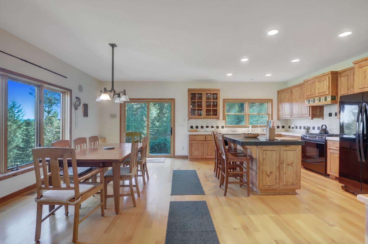 Nevada City, California, 95959, United States, 3 Bedrooms Bedrooms, ,3 BathroomsBathrooms,Residential,For Sale,1937028