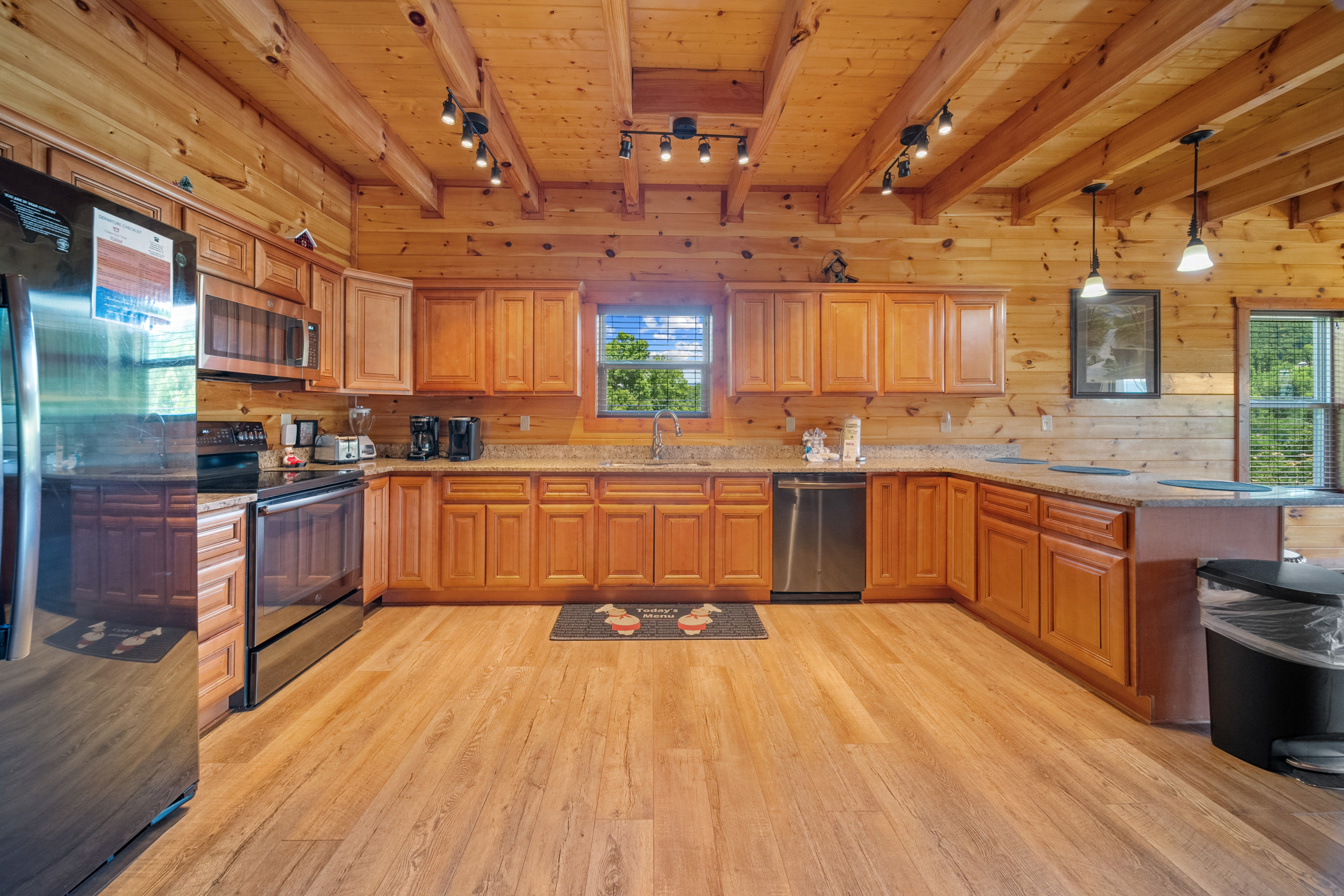 Gatlinburg, Tennessee, 37738, United States, 5 Bedrooms Bedrooms, ,6 BathroomsBathrooms,Residential,For Sale,1914127