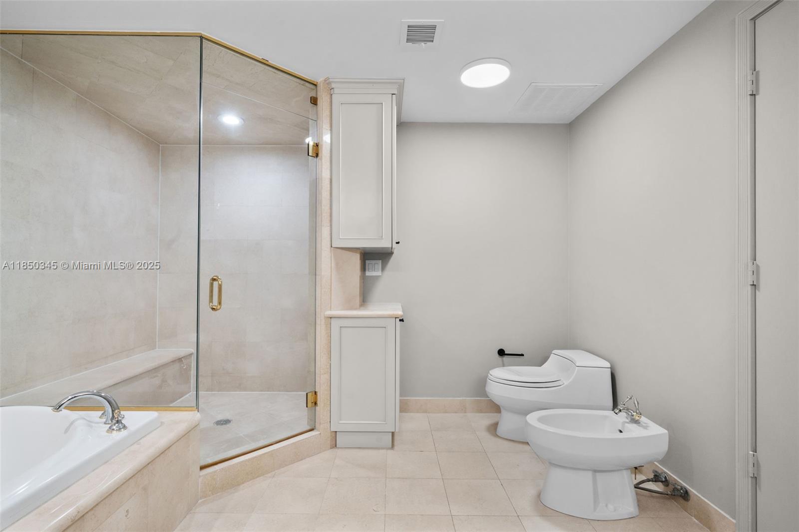 Fort Lauderdale, Florida, 33305, United States, 2 Bedrooms Bedrooms, ,3 BathroomsBathrooms,Residential,For Sale,1907787